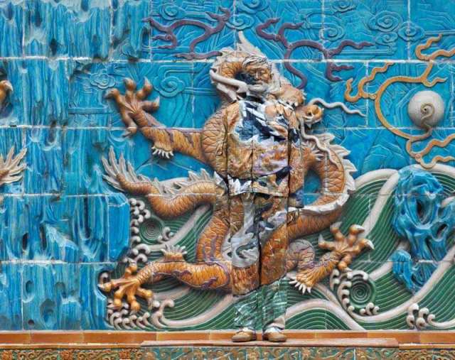 Liu_Bolin_HITC_Dragon_Series_photograph_No.1_of_10_panels_118x150cm_2010