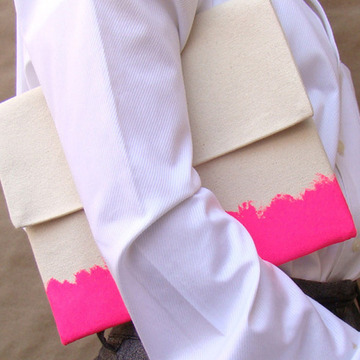 main_item_red-ruby-rouge-on-taigan-neon-natural-paint-party-clutch (1)